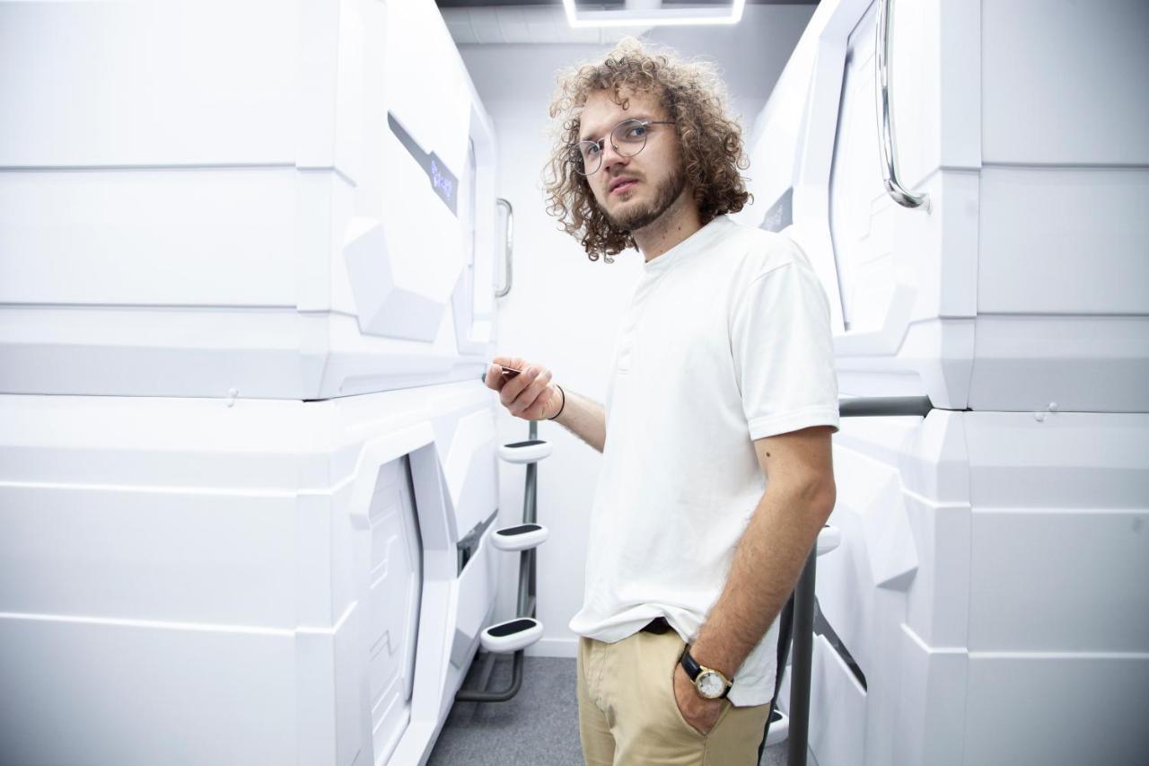 Av-1 Capsule Hotel Kyiv Exterior photo