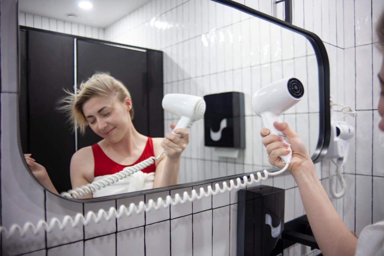 Av-1 Capsule Hotel Kyiv Exterior photo