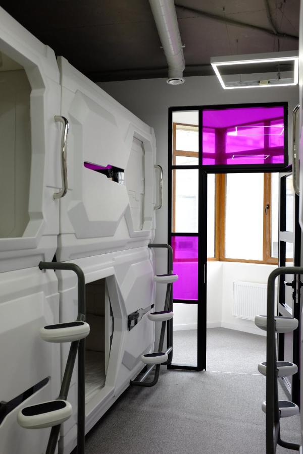 Av-1 Capsule Hotel Kyiv Exterior photo