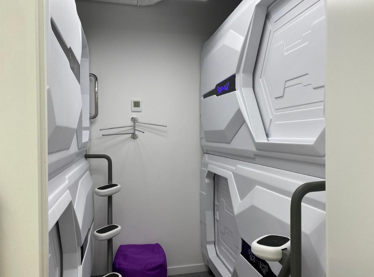 Av-1 Capsule Hotel Kyiv Exterior photo