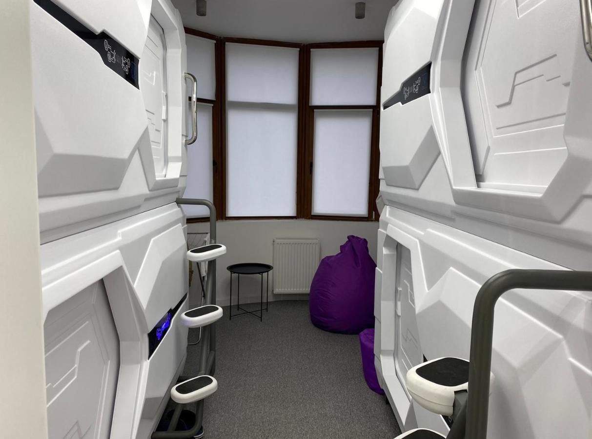Av-1 Capsule Hotel Kyiv Exterior photo