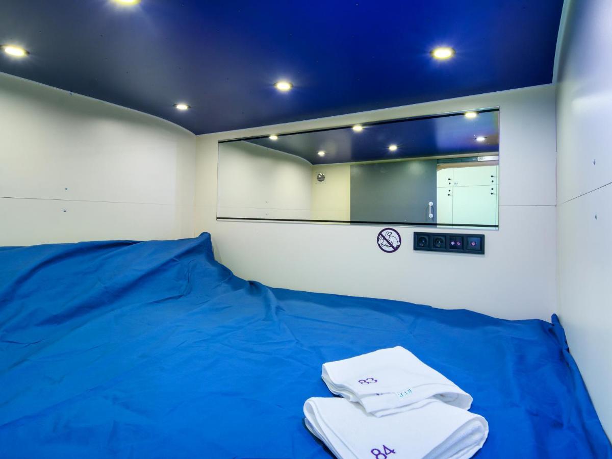Av-1 Capsule Hotel Kyiv Exterior photo