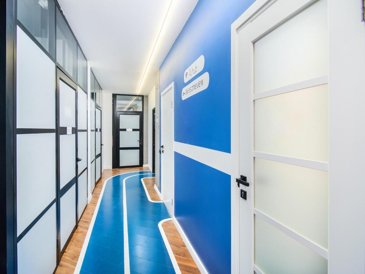 Av-1 Capsule Hotel Kyiv Exterior photo