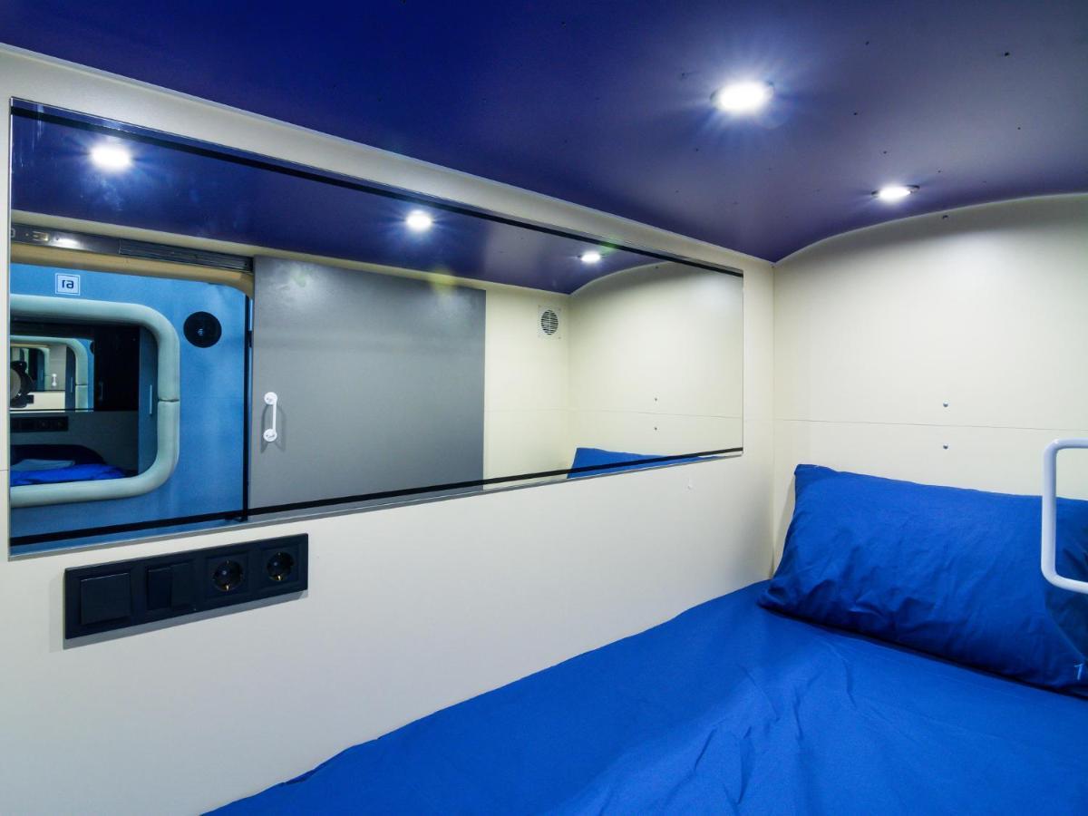 Av-1 Capsule Hotel Kyiv Exterior photo