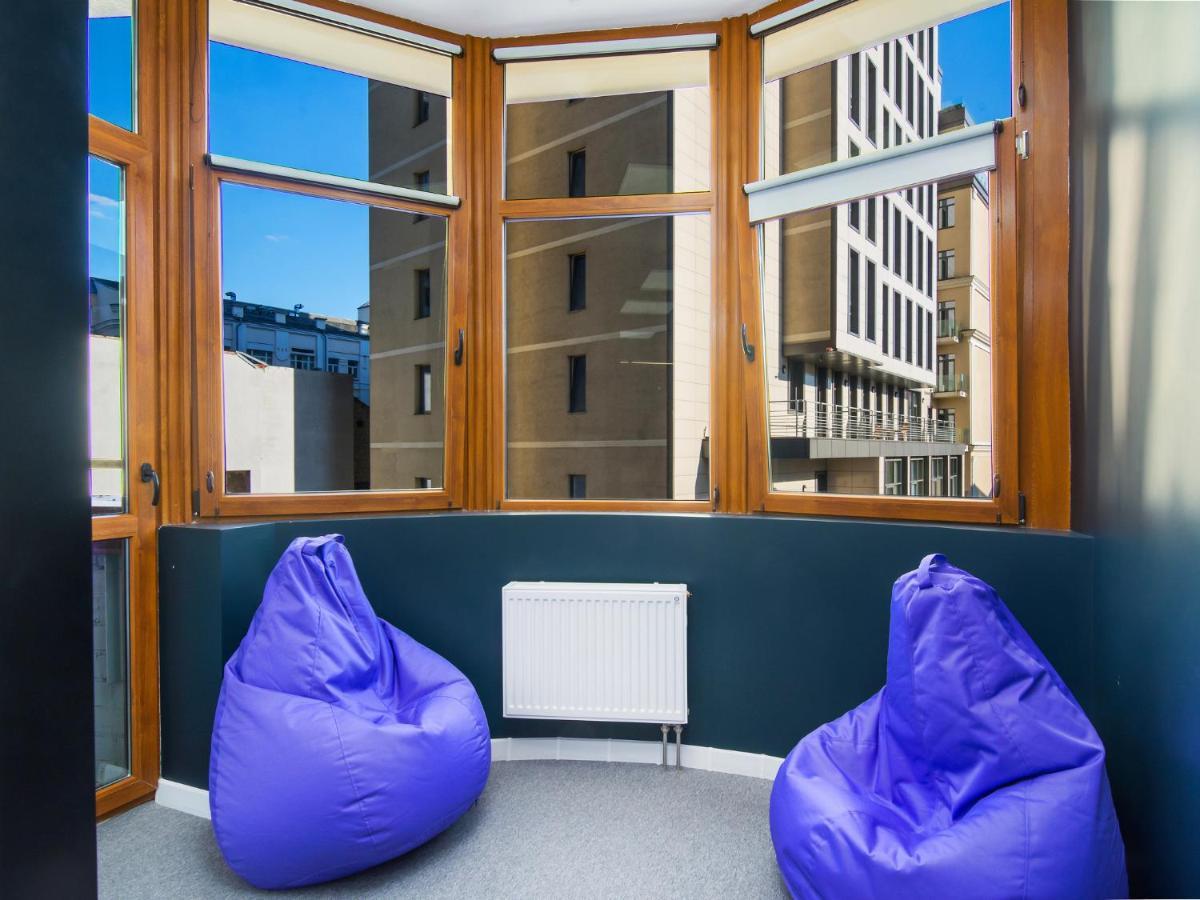 Av-1 Capsule Hotel Kyiv Exterior photo