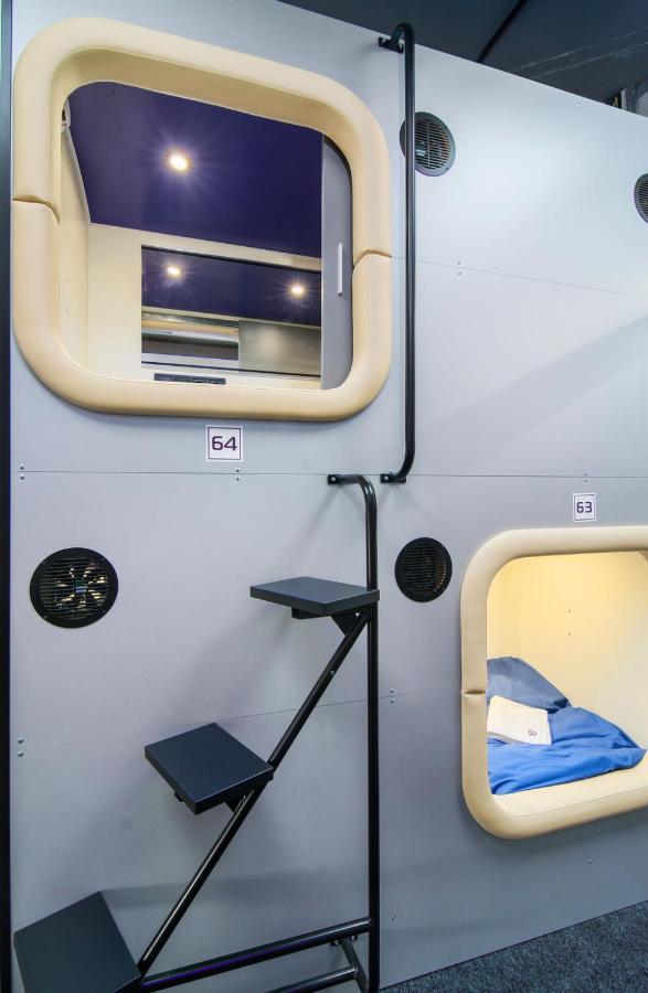 Av-1 Capsule Hotel Kyiv Exterior photo