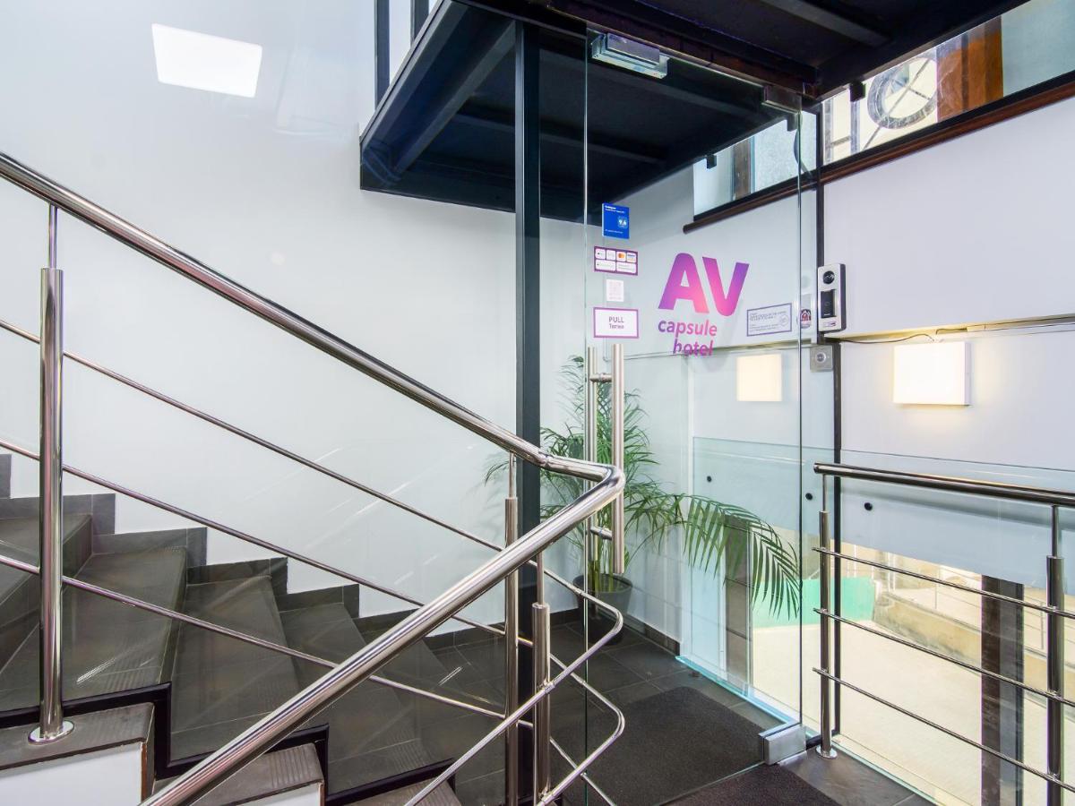 Av-1 Capsule Hotel Kyiv Exterior photo