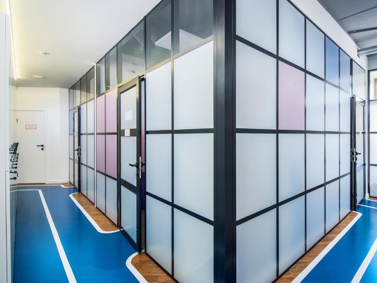 Av-1 Capsule Hotel Kyiv Exterior photo