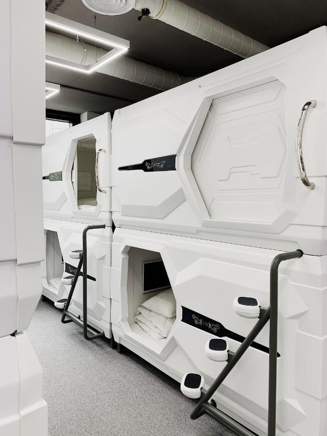 Av-1 Capsule Hotel Kyiv Exterior photo