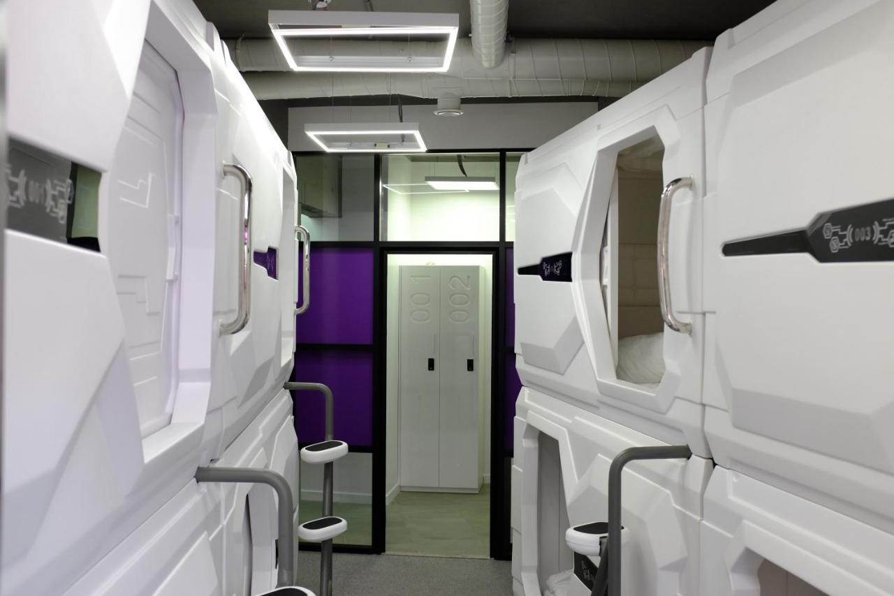 Av-1 Capsule Hotel Kyiv Exterior photo